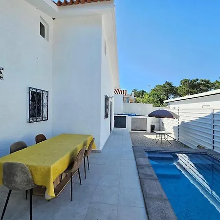 بيت للعطل House Of Belverde With Pool أمورا